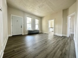 featured image of 338 S Quincy St