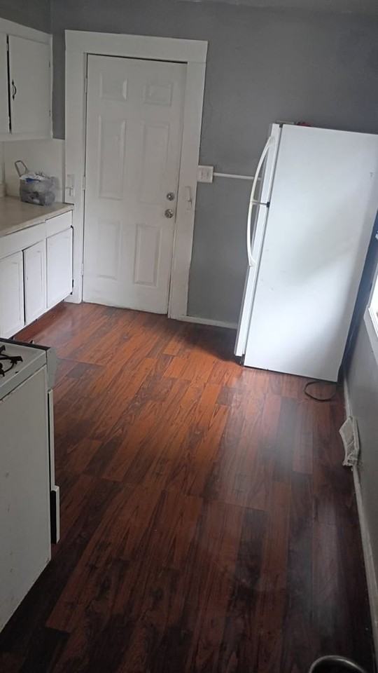 722 Barrie Ave - Photo 2 of 8