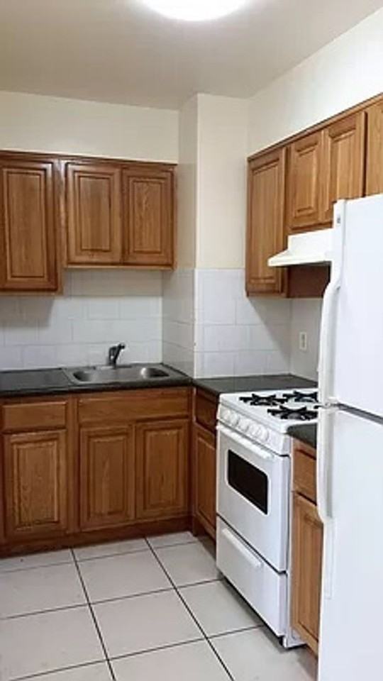 141-35 PERSHING CRESCENT - Photo 2 of 19