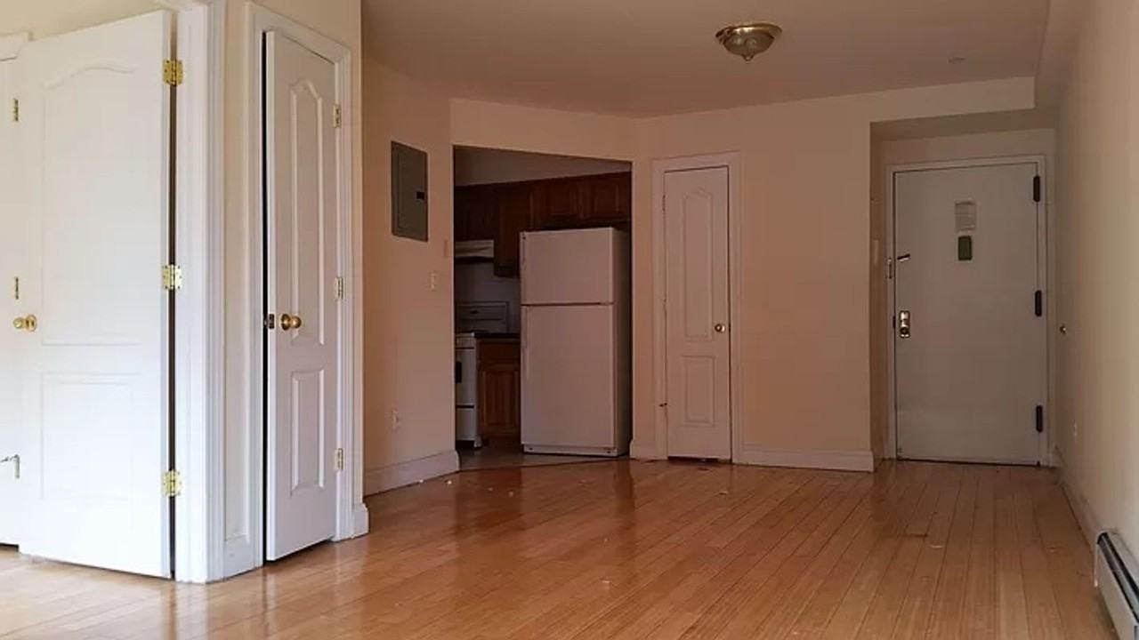141-35 PERSHING CRESCENT - Photo 5 of 19