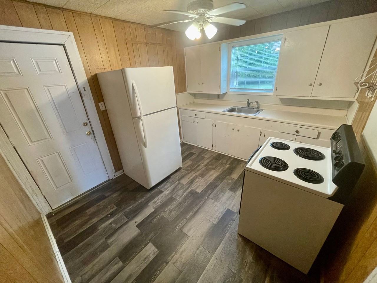 1117 Ewing St - Photo 3 of 6