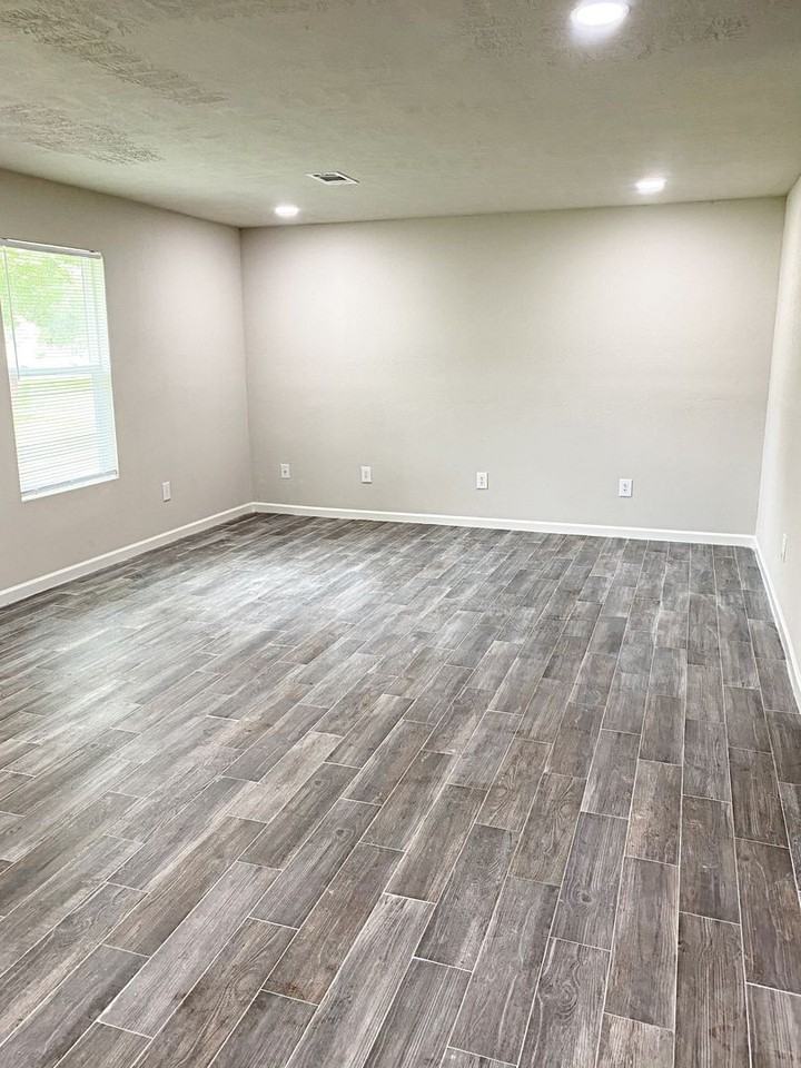 865 Springdale St - Photo 4 of 17