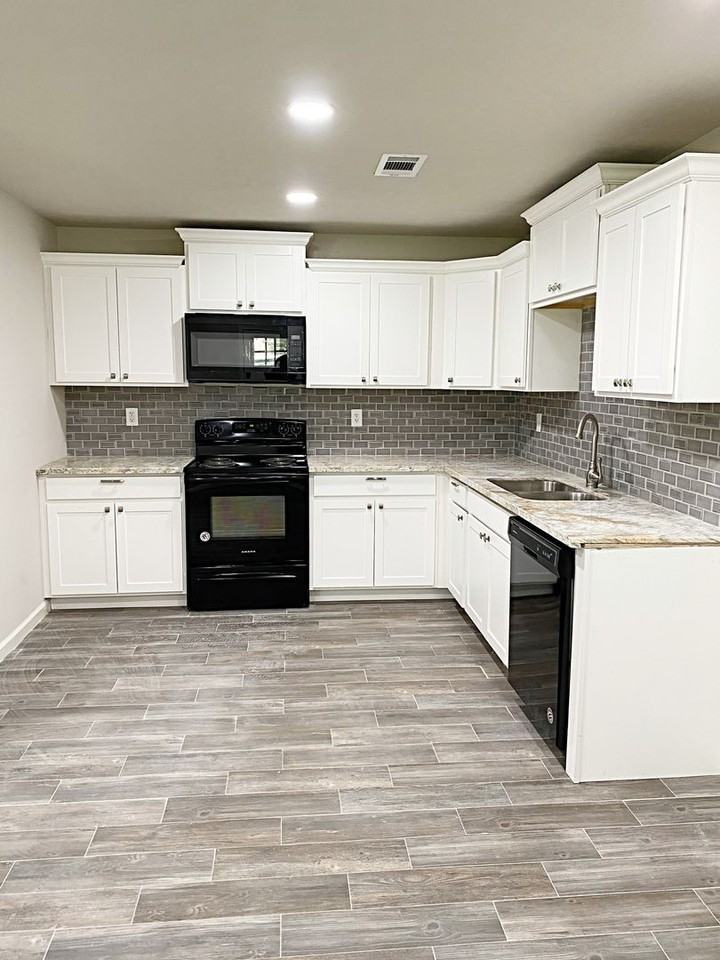 865 Springdale St - Photo 5 of 17