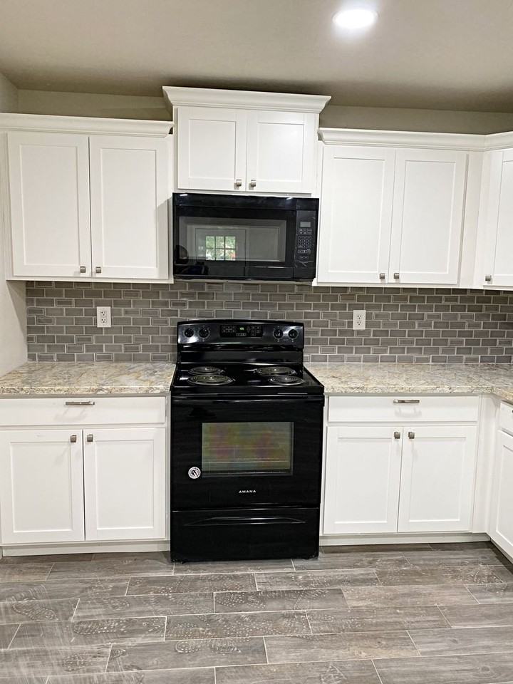 865 Springdale St - Photo 6 of 17