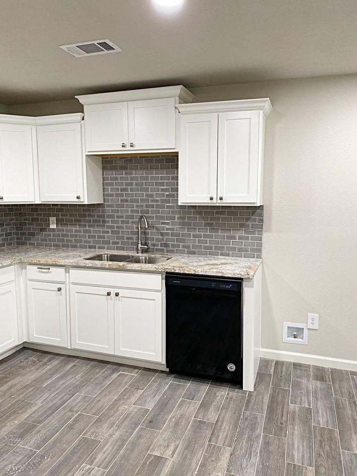 865 Springdale St - Photo 7 of 17