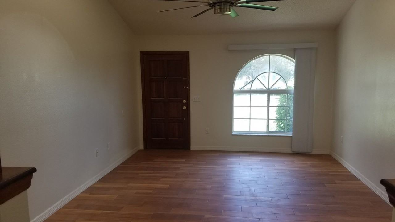 40 Hemlock Trce - Photo 2 of 15
