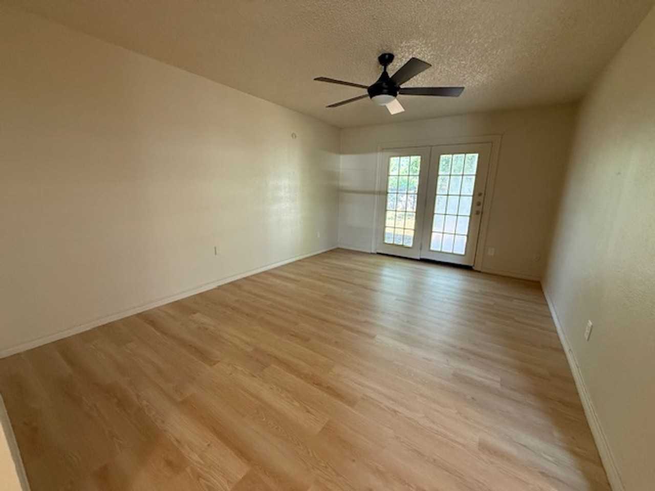 1554 Mimosa Dr - Photo 3 of 16