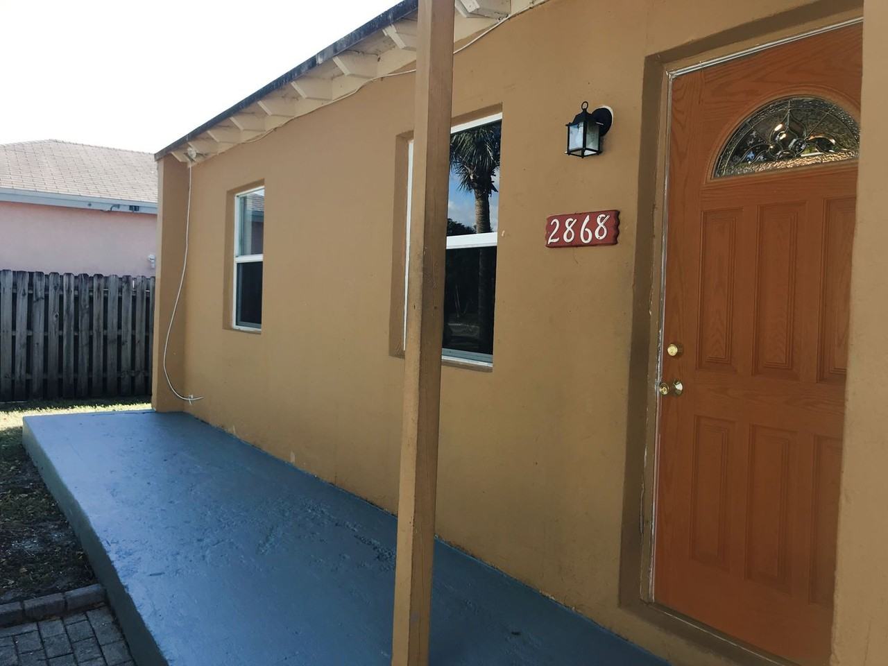 2868 Nw 8th St - Photo 3 of 12