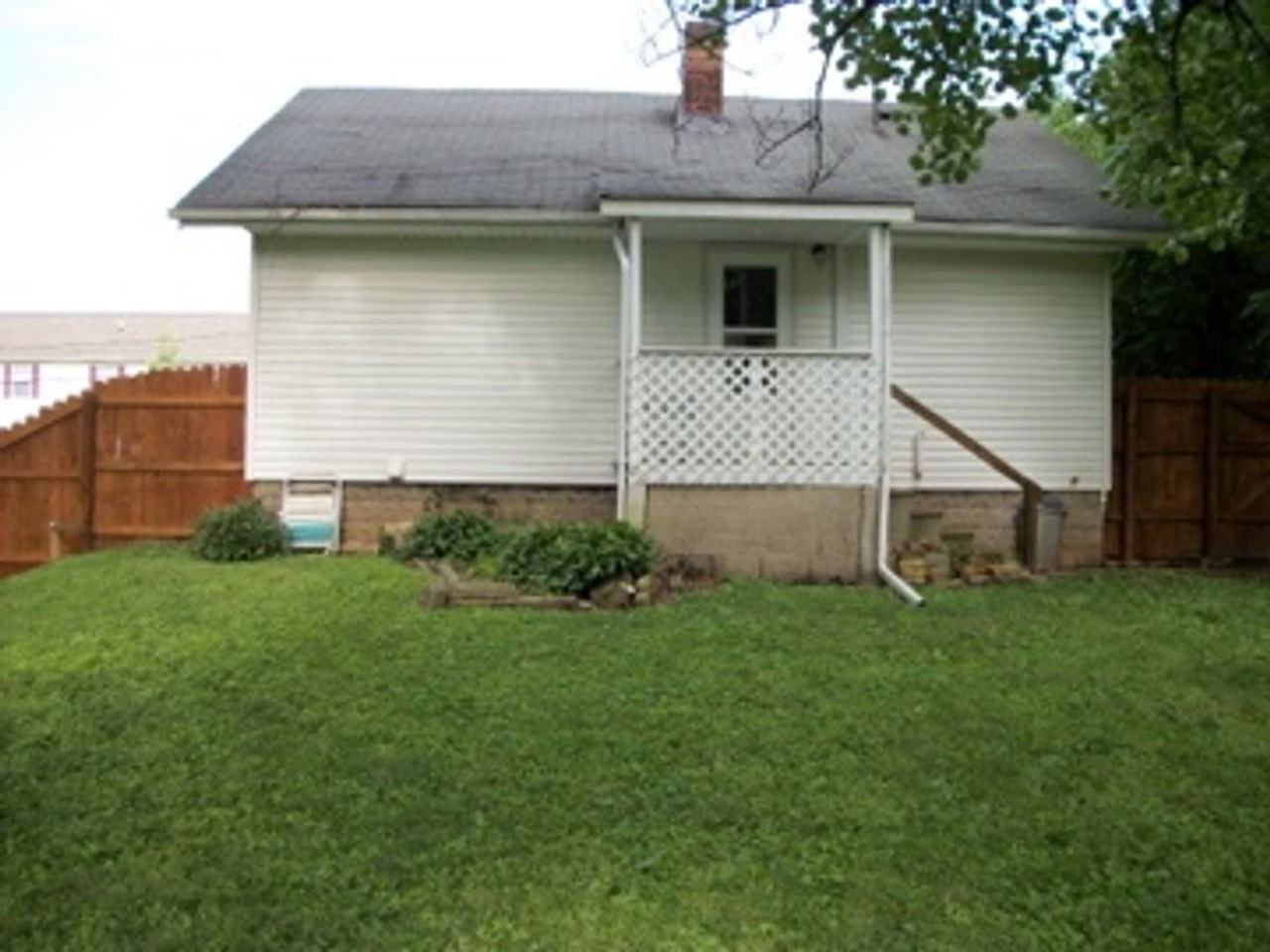 1427 N Kinser Pike - Photo 3 of 25
