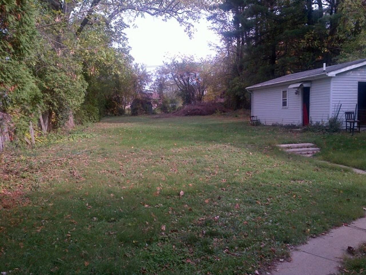 1412 N Kinser Pike - Photo 2 of 12