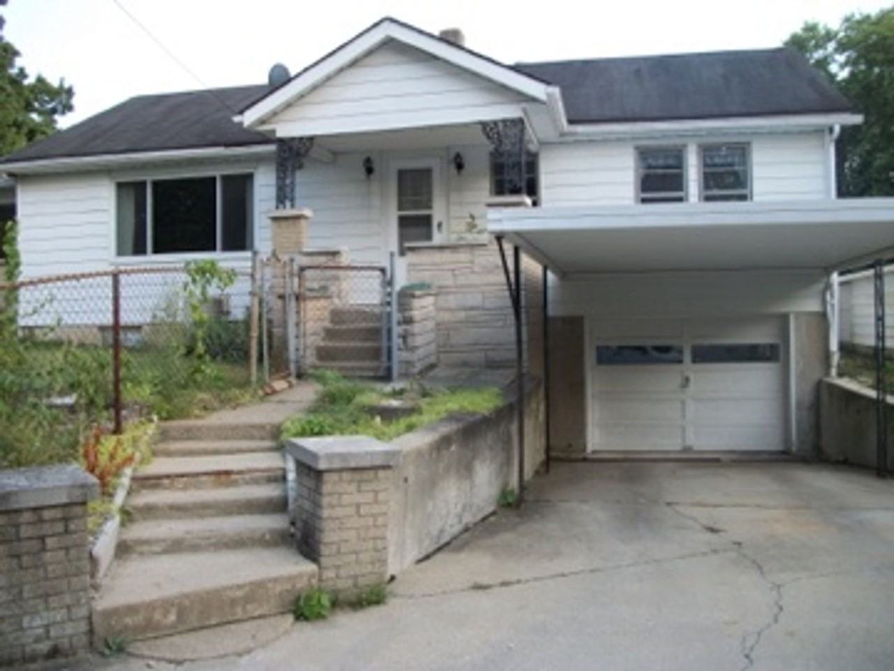 1123 N Madison St - Photo 2 of 20