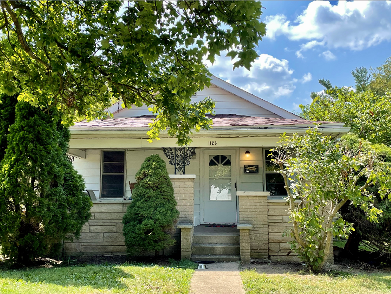1123 N Madison St - Photo 5 of 20