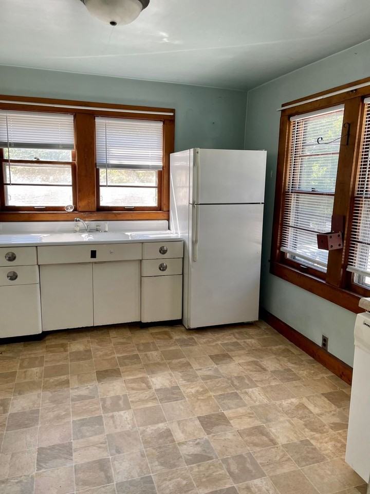 1123 N Madison St - Photo 7 of 20
