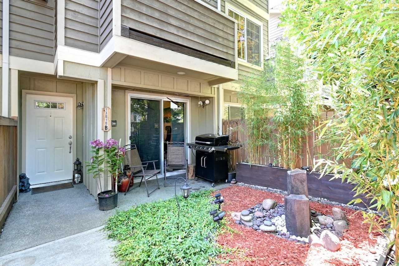 13810 Greenwood Ave N - Photo 2 of 24