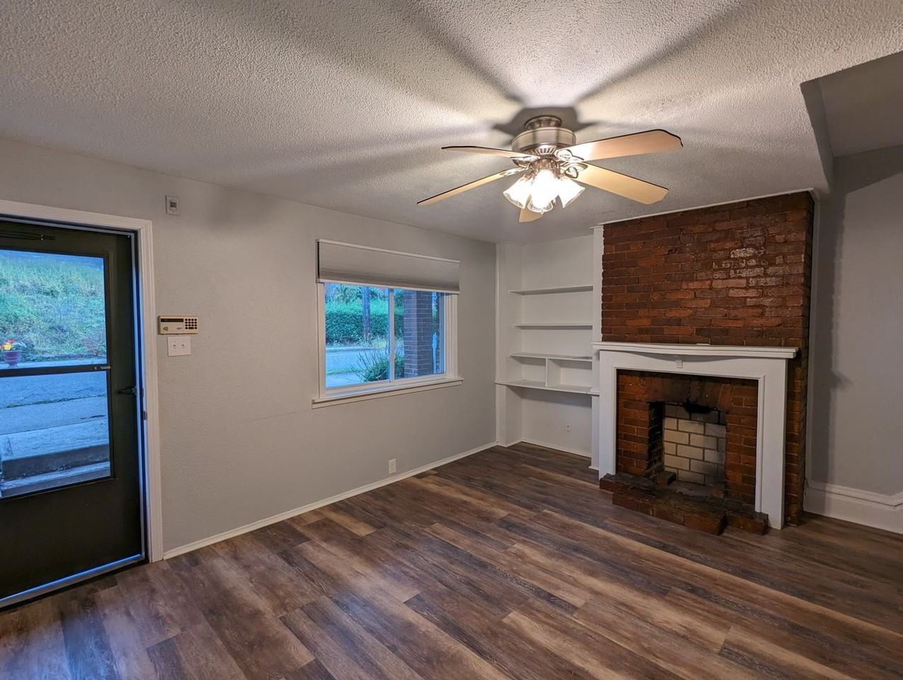 440 Edith St - Photo 2 of 14