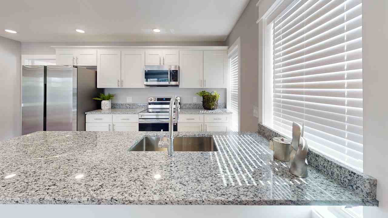 1704 Highland Ave - Photo 2 of 34