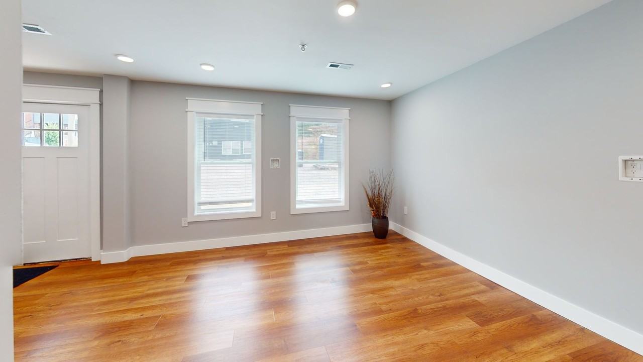 1704 Highland Ave - Photo 4 of 18