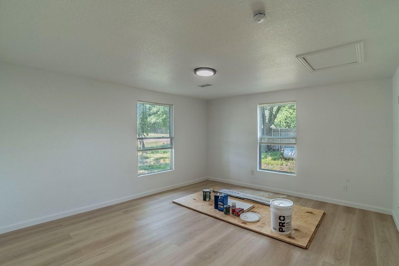 1208 Dan Gould Dr - Photo 2 of 25