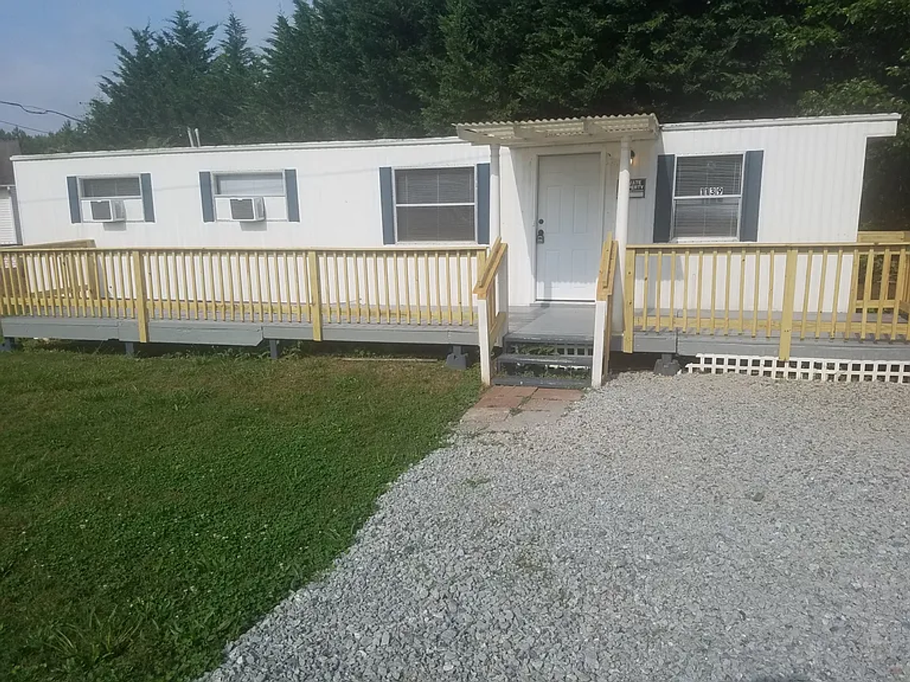 1139 Ridgecrest Ave - Photo 3 of 9