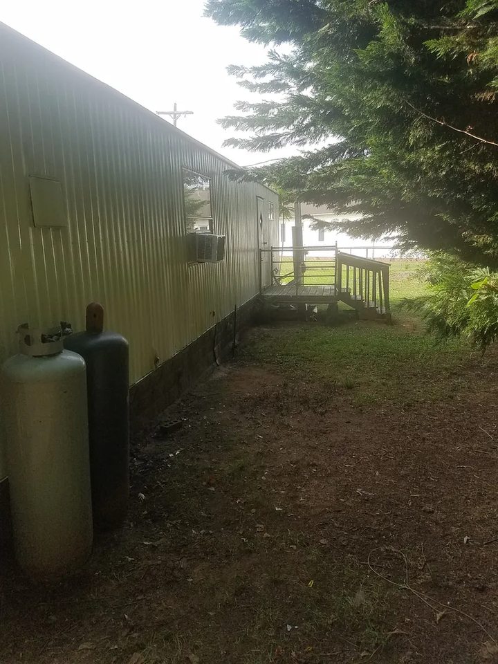 1139 Ridgecrest Ave - Photo 6 of 9