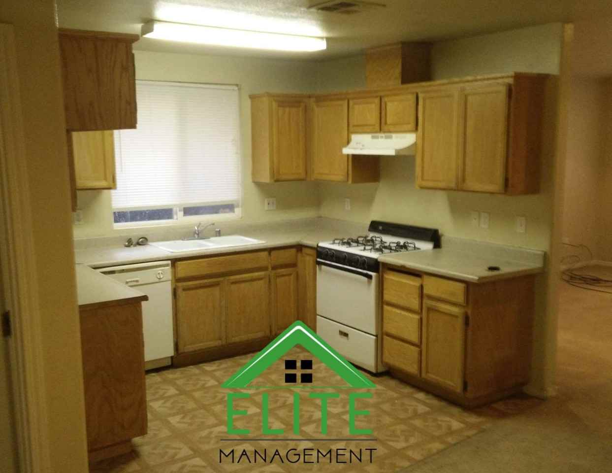 5900 Lemon Park Way - Photo 3 of 7