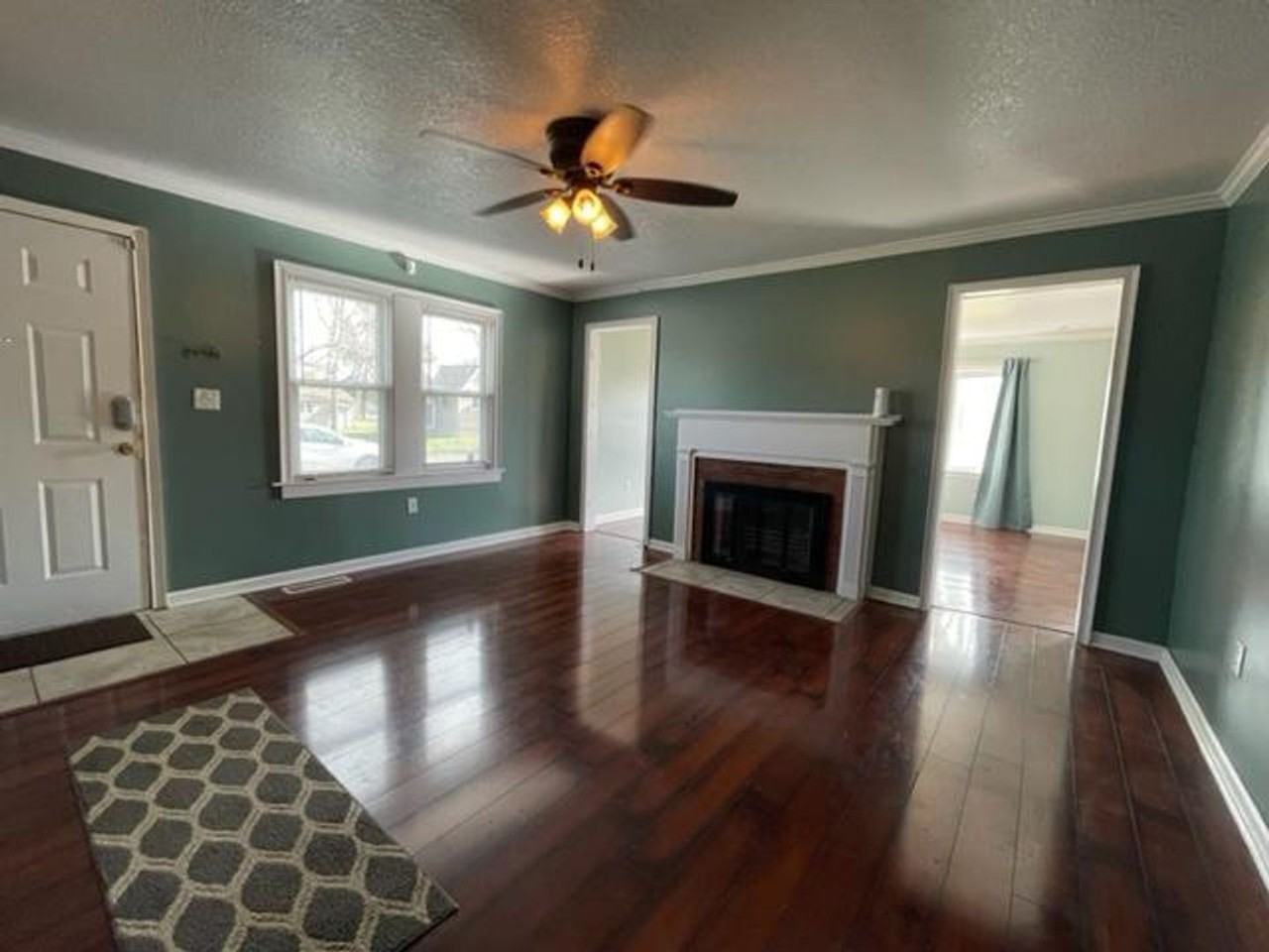 725 N Hillcrest Blvd - Photo 2 of 14