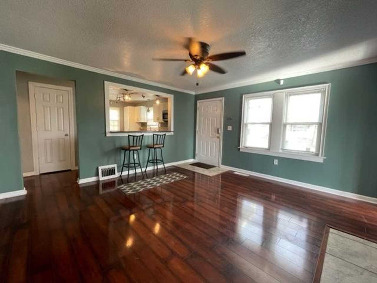 725 N Hillcrest Blvd - Photo 3 of 14
