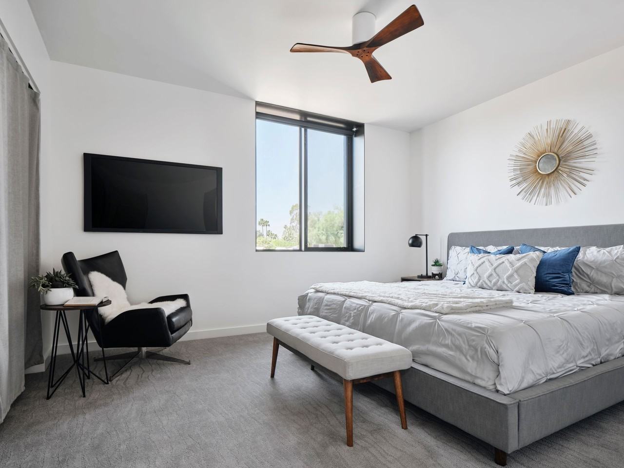 The Hollyhock Apartments - Photo 5 of 20