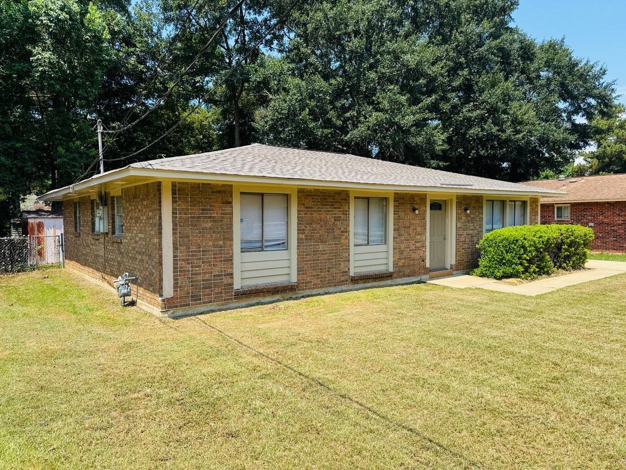 6249 Wares Ferry Road - Photo 3 of 33