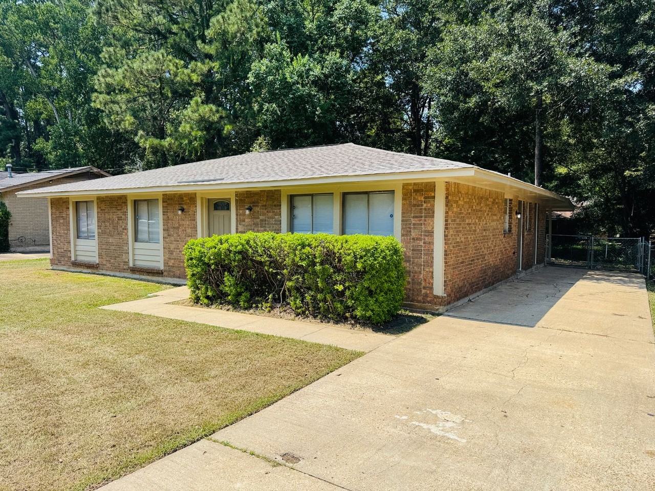 6249 Wares Ferry Road - Photo 4 of 33