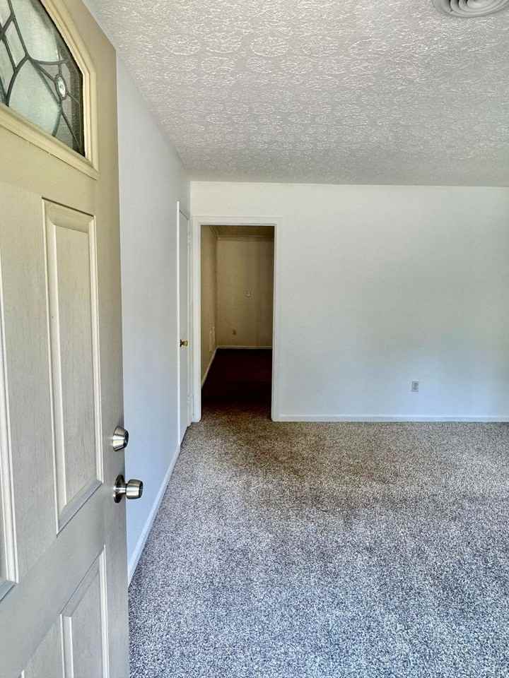 6249 Wares Ferry Road - Photo 5 of 33