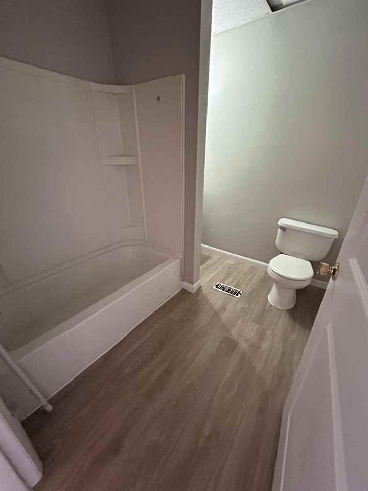 231 W Poplar St - Photo 2 of 9