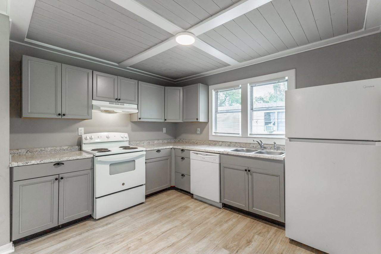 177 Vero Beach Ave - Photo 2 of 24
