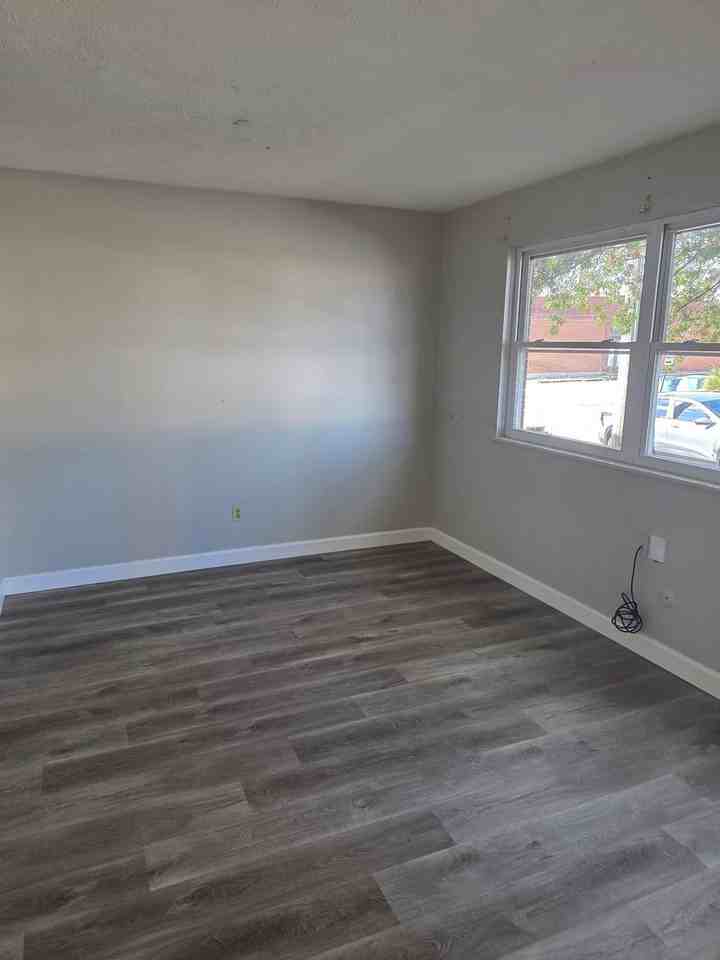 125 N 1st St - Photo 3 of 9