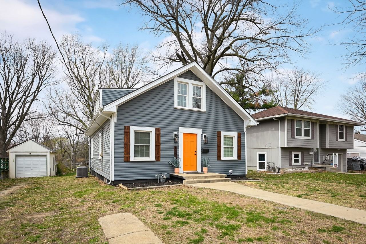 1326 S Spring St - Photo 2 of 24
