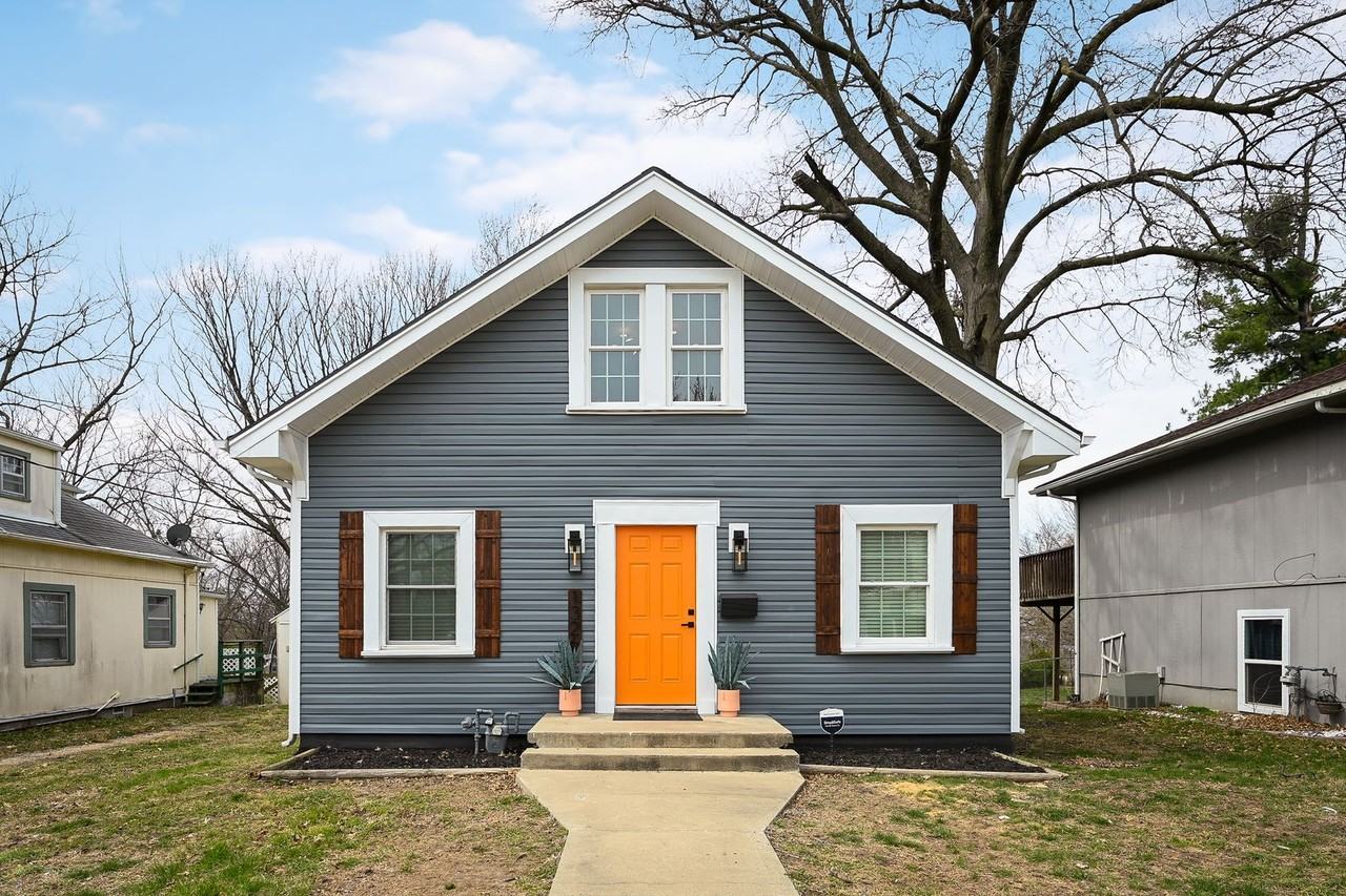1326 S Spring St - Photo 3 of 24