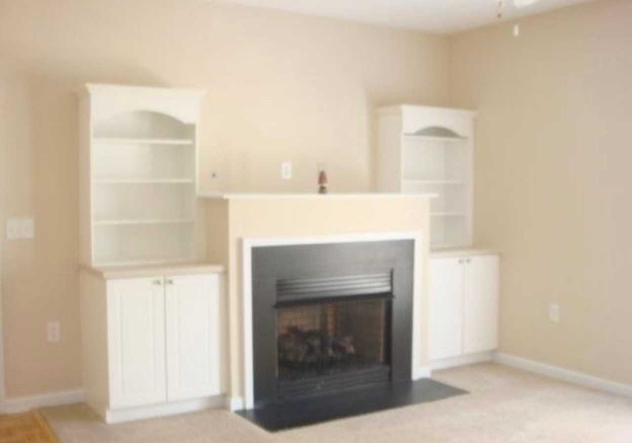 323 Mckenna Cir - Photo 2 of 8