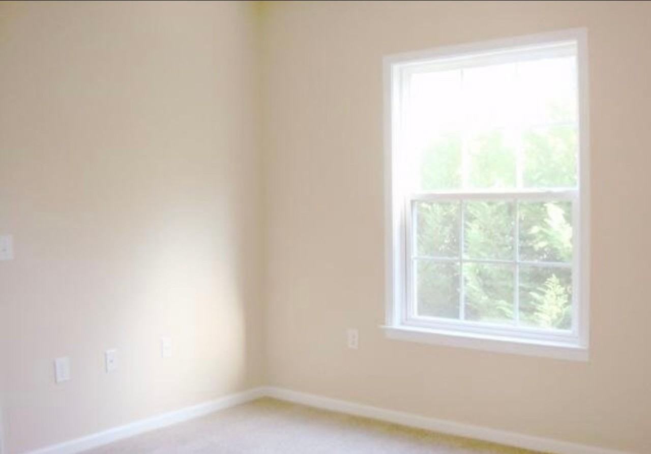 323 Mckenna Cir - Photo 6 of 8