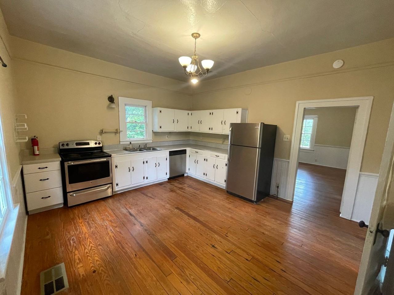 830 Boulevard - Photo 3 of 9