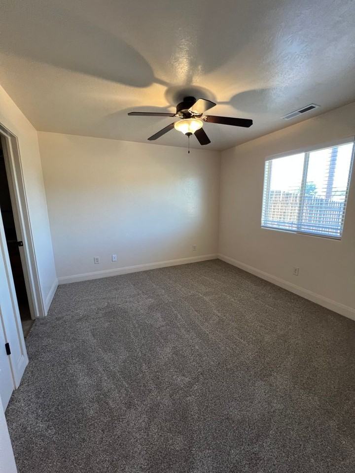 4238 W 375 N - Photo 6 of 13