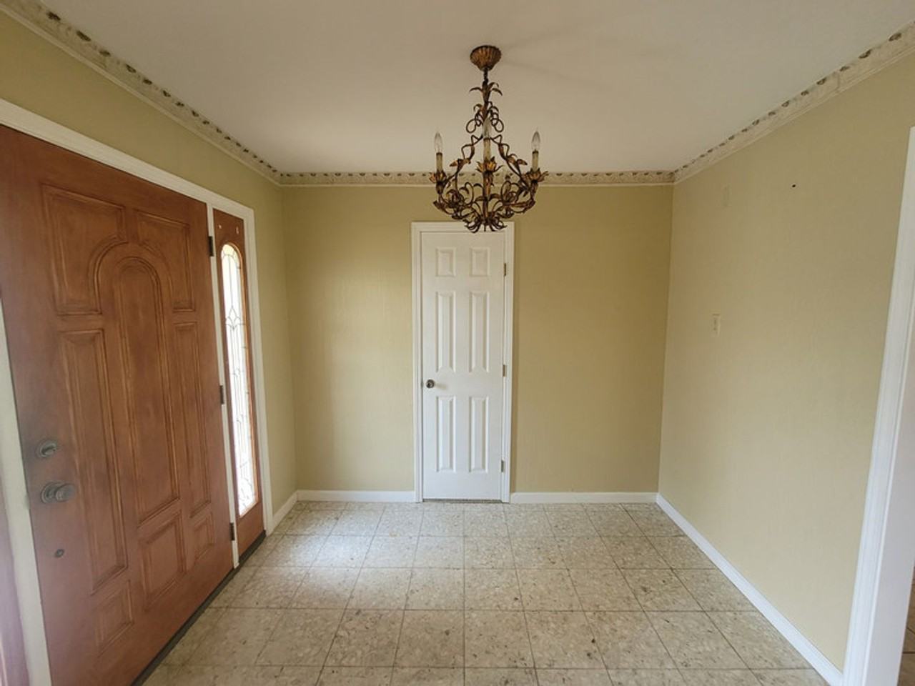 2626 Beluche Dr - Photo 3 of 18