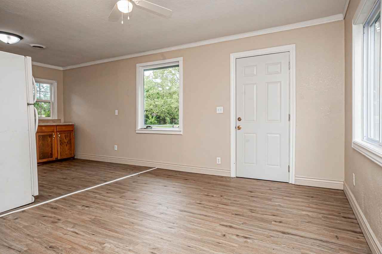 613 W 11th St - Photo 6 of 26
