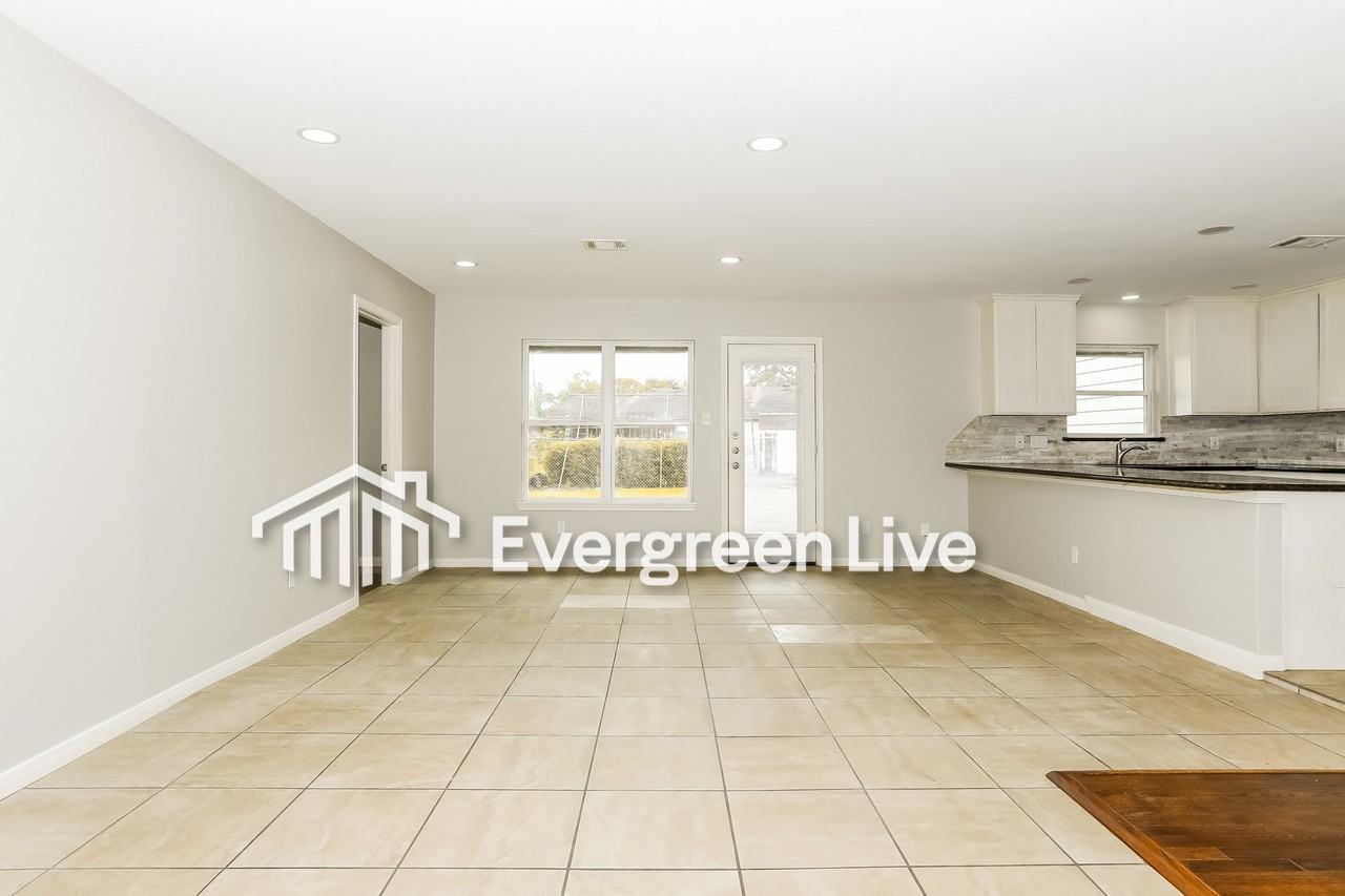 6015 Glenhurst Drive - Photo 4 of 11