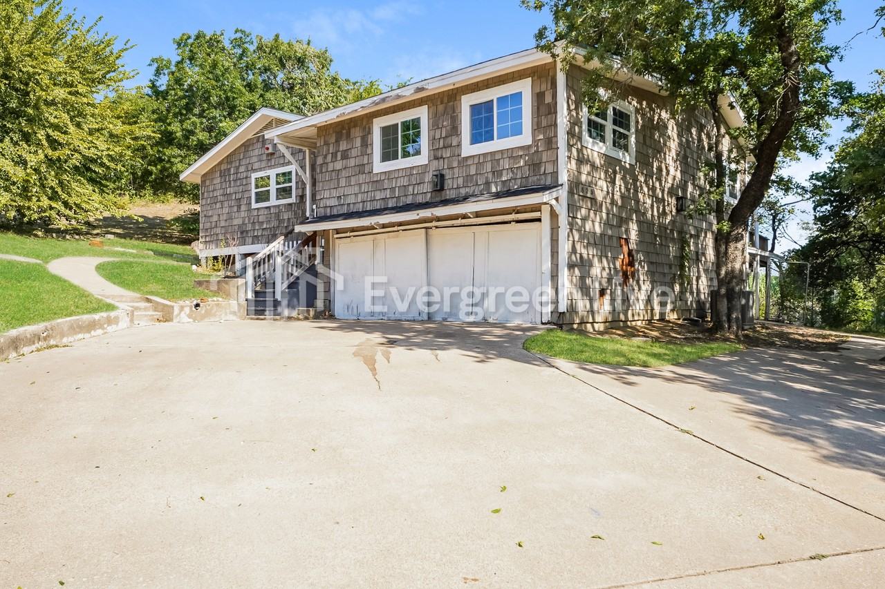 525 Marquette Ave - Photo 2 of 16