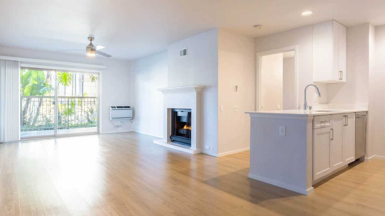 Pearl - Photo 6 of 55