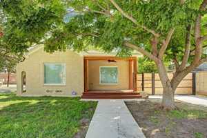 featured image of 2401 Eagle St