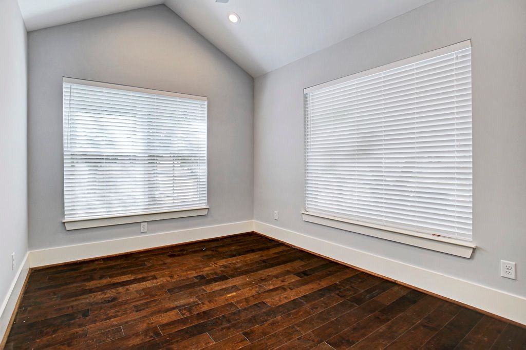 2401 Eagle St - Photo 3 of 21