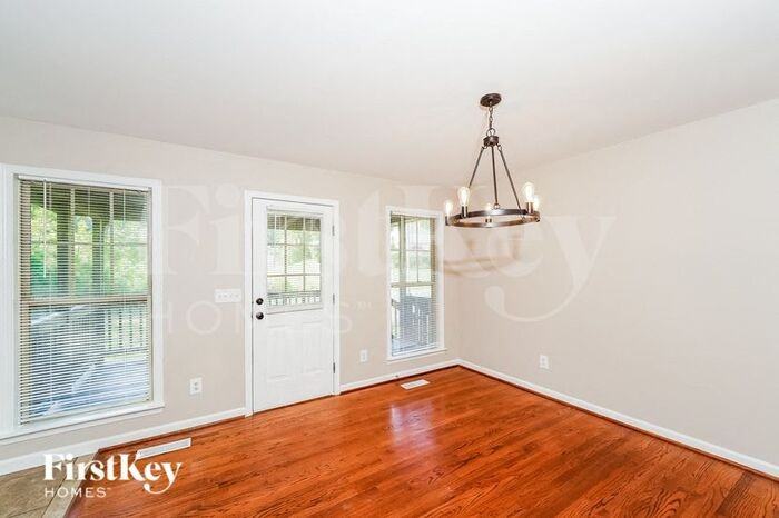 105 Whispering Way - Photo 2 of 15