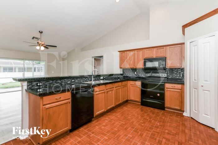 4105 Ne 10th Ave - Photo 3 of 16