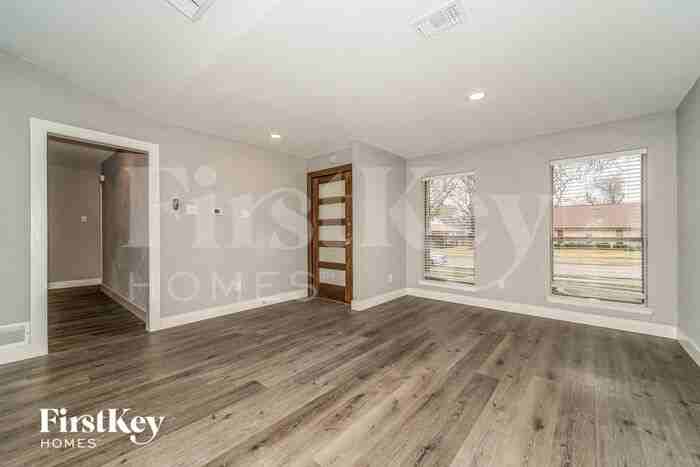 2626 Fallcreek Dr - Photo 2 of 15